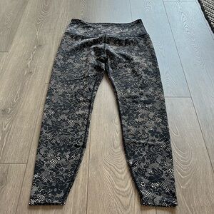 Beyond Yoga Black and Tan Floral Printed Legging Size XL